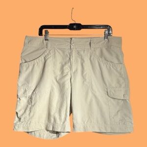 Columbia Sportswear Omni Wick Outdoor Adventure Khaki Shorts Women’s Size 14